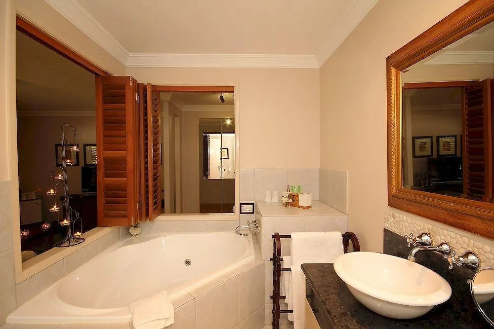 Beerwah Hideaway Motel Bed & Breakfast